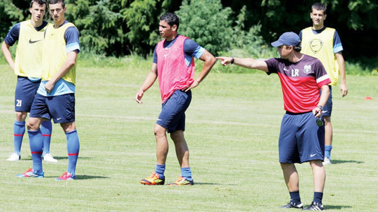 Adio sarmale și cârnați!** Reghecampf le-a pregătit jucătorilor un program special: "Va fi foarte greu!" Vezi ce îi așteaptă pe steliști și mesajul de Anul Nou