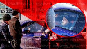 Gigi Becali a urgentat lucrările la biserica de 10.000.000 de euro după eliminarea din Europa și a dat bani nevoiașilor de la șantier