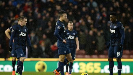Ruptură totală la Man United. Van Persie a răbufnit la adresa coechipierilor săi după umilința din Grecia: "Unii dintre ei mă încurcă pe teren"