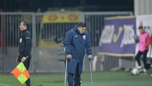 Gluma zilei după ce tricolorii nu au știut că trebuie să marcheze două goluri cu Muntenegru! Gabi Balint: "Contra le-a arătat ambele cârje" :)