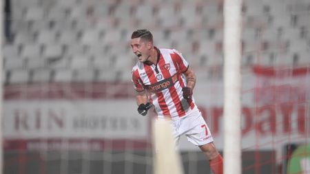 "Te bat ca pe preșuri!". FOTO | Filip, luat la rost de un fan, pe aeroport, la plecarea spre Cipru