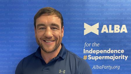 Afirmații incredibile la adresa românilor! Un fost campion la box: „Se instalează pe locurile de cerșit și toți sunt grași ca niște porci mari, îndopați și suculenți"