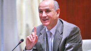 Vine Sânmărtean? Copos promite un mijlocaș cum n-a mai văzut Rapidul:** "E foarte, foarte bun, dar foarte bun! Poate ne mai împrumutăm două milioane de euro"