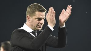 Stoican aruncă săgeți spre Gaz Metan: "Sunt niște oameni acolo care se cred stăpânii campionatului". Ce spune despre meciul cu CFR: "O echipă care s-a apărat cu toți jucătorii în propria jumătate"