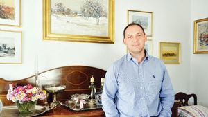 Cu bisturiul spaniol în mână!** Un medic român, specializat în accidentările la genunchi, face carieră în orașul „Extratereștrilor"