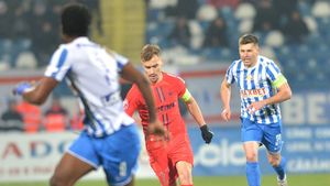 Conflict între antrenor și căpitan la un club din Superligă! Reacția fotbalistului: „E clar că între noi e o ruptură. Am avut o discuție, mi-am spus nemulțumirea și am plecat”. A cerut rezilierea contractului. EXCLUSIV