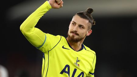 Lovitură de proporții: campioana îl vrea pe Radu Drăgușin și românul a spus „Da”!