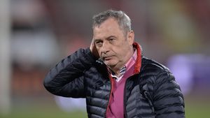 Situație dramatică la Dinamo! "Câinii" nu-și permit să ofere 50.000 de euro pentru fotbalistul evidențiat de Mircea Rednic: "Crezi că banii cresc în pom, de unde să plătim?"