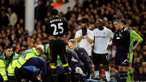 VIDEO | Fabrice Muamba a revenit pe teren la patru ani după episodul de pe White Hart Lane! A jucat într-o partidă caritabilă