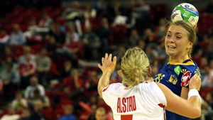 Vedetele echipei CSM București au început să sosească în România. Isabelle Gullden: "Cred că putem prinde turneul Final 4 chiar din primul sezon". Aventura începe cu o sală de forță și o cină!