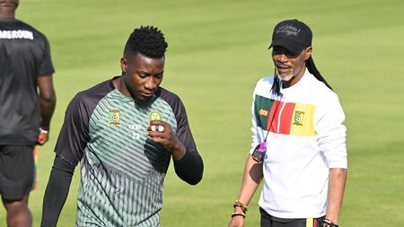 Scandal de proporții la naționala Camerunului, după eliminarea de la Campionatul Mondial! Selecționerul a fost filmat în timp ce dezvăluia cearta pe care a avut-o cu portarul Andre Onana și a reacționat acid: „Viața privată mi-a fost încălcată, iar onoarea atacată!