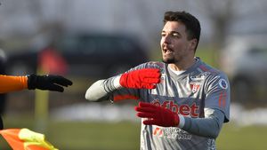 Adrian Petre a uitat de FCSB! „Un timp va fi puțin ciudat”. Atacantul formației UTA, mesaj pentru „Briliantul” care conduce naționala de tineret