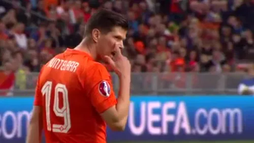 VIDEO | Egoismul lui Van Persie și reproșul lui Huntelaar. Starurile Olandei s-au certat pe teren în victoria chinuită cu Kazahstan