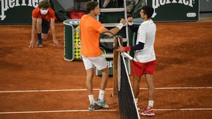 Novak Djokovic, acuzat de adversar că a trișat în sferturi la Roland Garros: „Vi se pare normal să facă asta mereu?"
