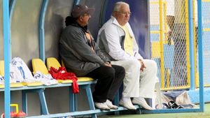 Reacția patronului clubului Daco Getica, după ce Baciu a fost acuzat că a luat șpagă de la un părinte. "Este incredibil! A primit un porc și două găini. Ne facem de râs!" EXCLUSIV