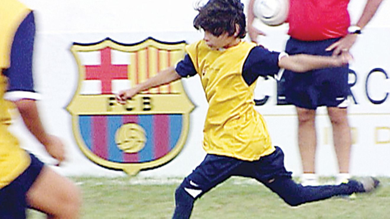 Poveste incredibilă: Barcelona a chemat la trial un puști care s-a născut cu un handicap major