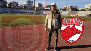 Reportaj pe stadionul gata de demolare din „Ștefan cel Mare”: Președintele Ionuț Lupescu prezintă, cu casca pe cap, startul lucrărilor în „Groapă”. Cum arată investiția sponsorizată de Cristi Borcea și milionarii de la Renovatio. „În primăvară este gata”. EXCLUSIV