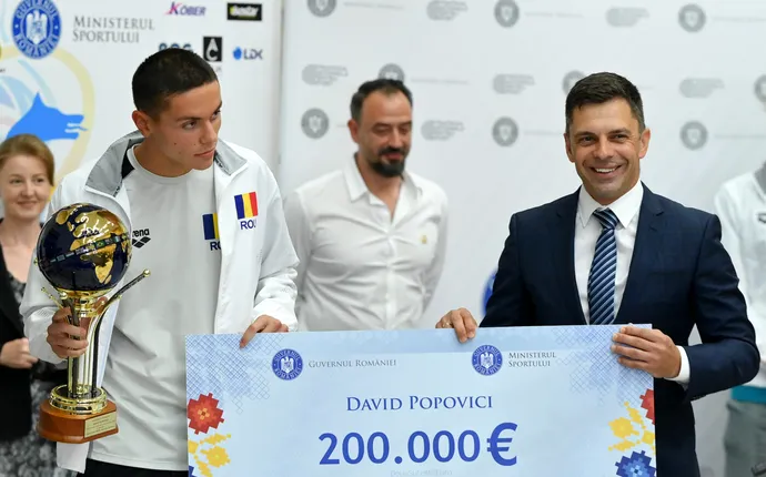 Curg banii pentru David Popovici: ce sumă uriașă încasează campionul mondial de la Dinamo! Ia mai mult decât Toni Petrea la FCSB într-un sezon
