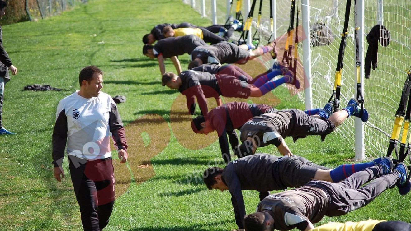 Ritualul Stelei după meciuri: pizza în vestiar și un antrenament epuizant a doua zi. Cum "scoate" Thomas Neubert caloriile din jucători