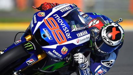 FINALA MOTOGP 2015 | Lorenzo pleacă din pole-position cu un timp record: "E cel mai bun tur din viața mea!" Valentino Rossi a căzut în calificări
