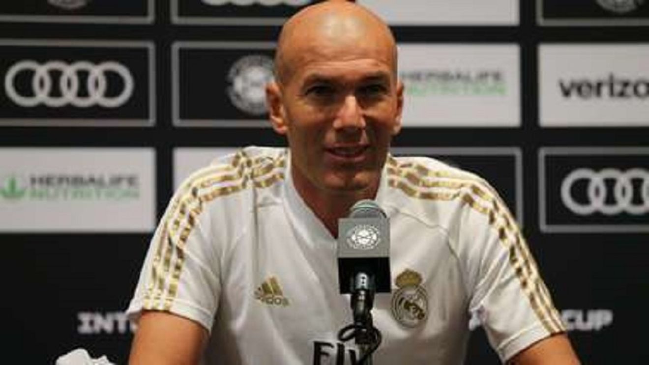 Madridul fierbe după înfrângerea umilitoare a Realului, cu Atletico! Zidane i-a lăsat cu gura căscată pe fotbaliștii săi: nu s-a mai întâmplat asta niciodată