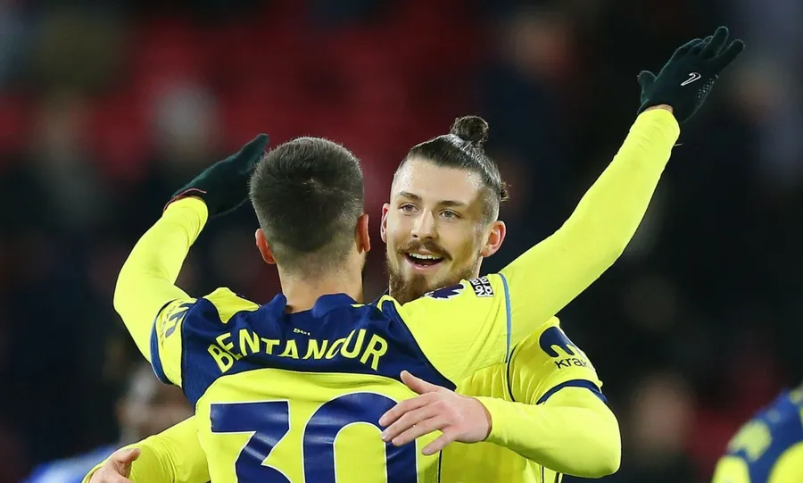 Radu Drăgușin, ca și vândut de Tottenham! De ce vrea Thomas Frank să scape urgent de român și de alți doi colegi de-ai săi