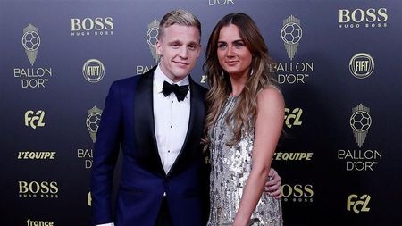 Van de Beek, starul care poate să ajungă la Real Madrid pentru 55 de milioane de euro, e îndrăgostit de fata lui Dennis Bergkamp. Relația inedită care a uimit pe toată lumea | GALERIE FOTO