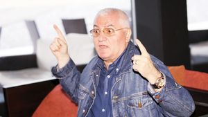 Mitică, stăpânul "inelului" publicitar! Licitație pentru reclama de pe stadioane!** Vezi ce ofertă a primit LPF!