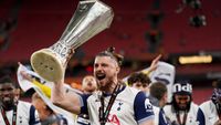 Răsturnare de situație! Campioana îl vrea pe Radu Drăgușin, după ce negocierile dintre Tottenham și AS Roma s-au blocat