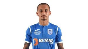 INTERVIU | Mitriță: "Bătălia pentru podium e deviza noastră. Avem o nouă șansă să scoatem oamenii în stradă!". Atacantul Craiovei dezvăluie pentru ProSport un secret despre driblingul său și spune cine e nr.1 la Cupa Mondială