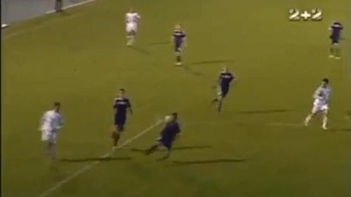 Asta le întrece pe toate! VIDEO** Un fundaș respinge mingea cu capul în propriul careu, arbitrul oprește meciul: n-o să-ți vină să crezi ce decizie a luat! Un fost stelist a fost eliminat
