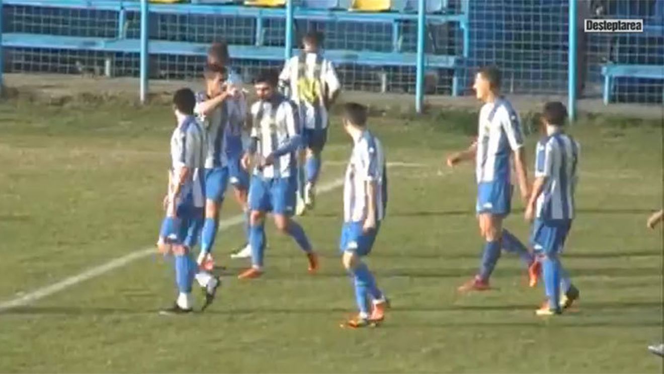 VIDEO | Cel mai spectaculos gol al sezonului vine din liga a treia: gol fabulos de la peste 60 de metri. "Dau la poartă indiferent de distanță"