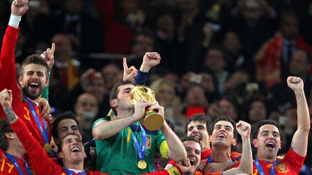 SPANIA E REGINA LUMII! VIDEO 3D Golul lui Iniesta