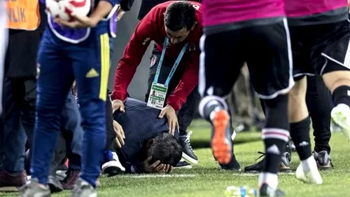 FOTO & VIDEO | Haos în Turcia, la derby-ul Fener - Beșiktaș! Antrenorul gazdelor a fost cusut pe viu și trimis la spital, fanii au ajuns în arest, meciul a fost suspendat, oficialii celor două echipe s-au confruntat violent. De unde au pornit scenele reprobabile