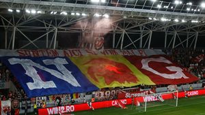 Ultrașii lui Dinamo au acoperit ritualul celor de la Sepsi, de după fluierul final, cu scandări xenofobe! Reacția lui Liviu Ciobotariu cu privire la cântecul peluzei: „Nu înțeleg nimic, dar, din respect pentru ei, mergem, stăm și ascultăm” | VIDEO EXCLUSIV