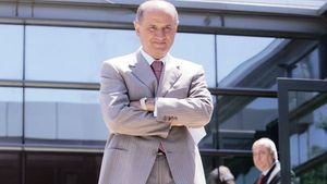 Copos și-a călcat din nou pe inimă!** A luat credit de la bancă pentru liniștea lui Răzvan! Ce sumă a obținut