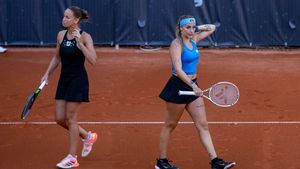 Amenințări și jigniri barbare primite de o româncă, după ce a pierdut de la set și 5-3 în semifinale: „T...ă urâtă, să-ți cumperi lumânări!" Sportiva a publicat mesajele șocante. FOTO