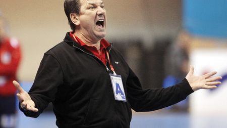 "Am văzut ce le zicea Voina fetelor la time-out-uri!** Ori nu se pricepe, ori ele nu pot!"