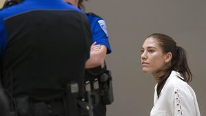 Frumoasă și nervoasă. Hope Solo, portarul echipei de fotbal feminin a SUA într-un nou conflict cu Poliția. "A luat o decizie proastă, trebuie îndepărtată de la echipă"