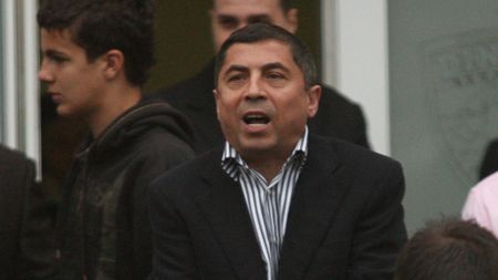 "'Profesorul' e repetent!** Vreau un antrenor ca Petrescu sau Lucescu!"