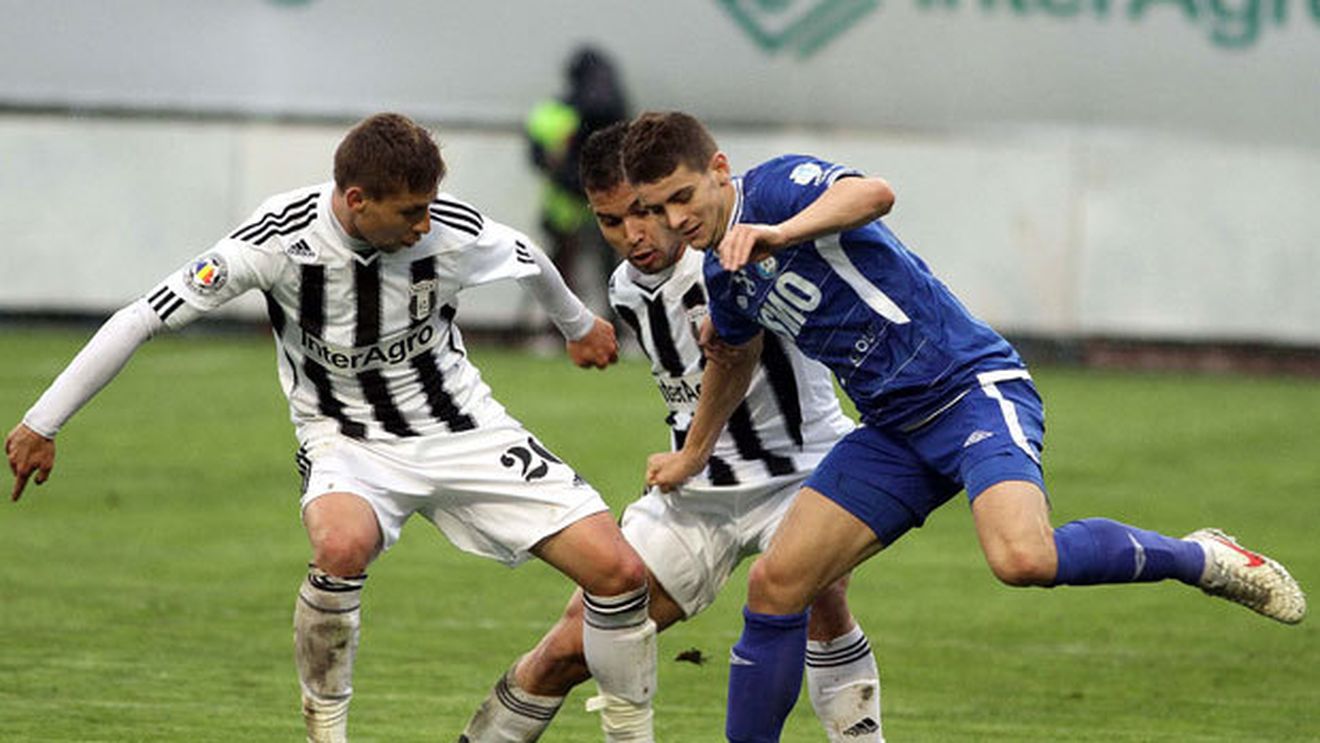 SURPRIZĂ‚: 2 milioane de euro de nicăieri!** SUPER TRANSFERUL pregătit de un "pitic" din Liga I! Cine ia banii la care toți granzii visează