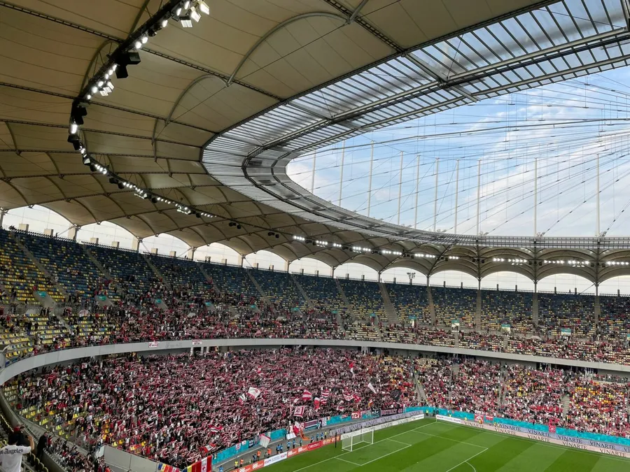 Peste 20.000 de fani dinamoviști sunt prezenți pe Arena Națională