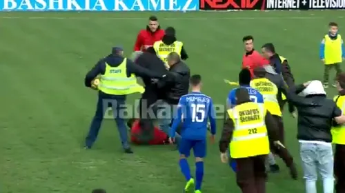 Șocant! FOTO & VIDEO | Suporterii au intrat pe teren și l-au călcat în picioare pe arbitru. Stewardzii și fotbaliștii au încercat în zadar să oprească totul