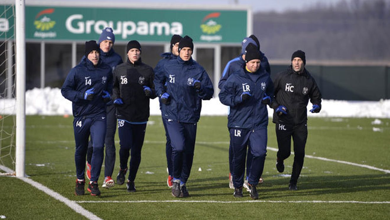 Analiza unui stelist realist înainte de dubla cu Ajax:** 'Pentru Steaua acum începe greul, grupa n-a fost strălucită' Chiricheș, "luat la ochi": "Este umflat cu pompa" 