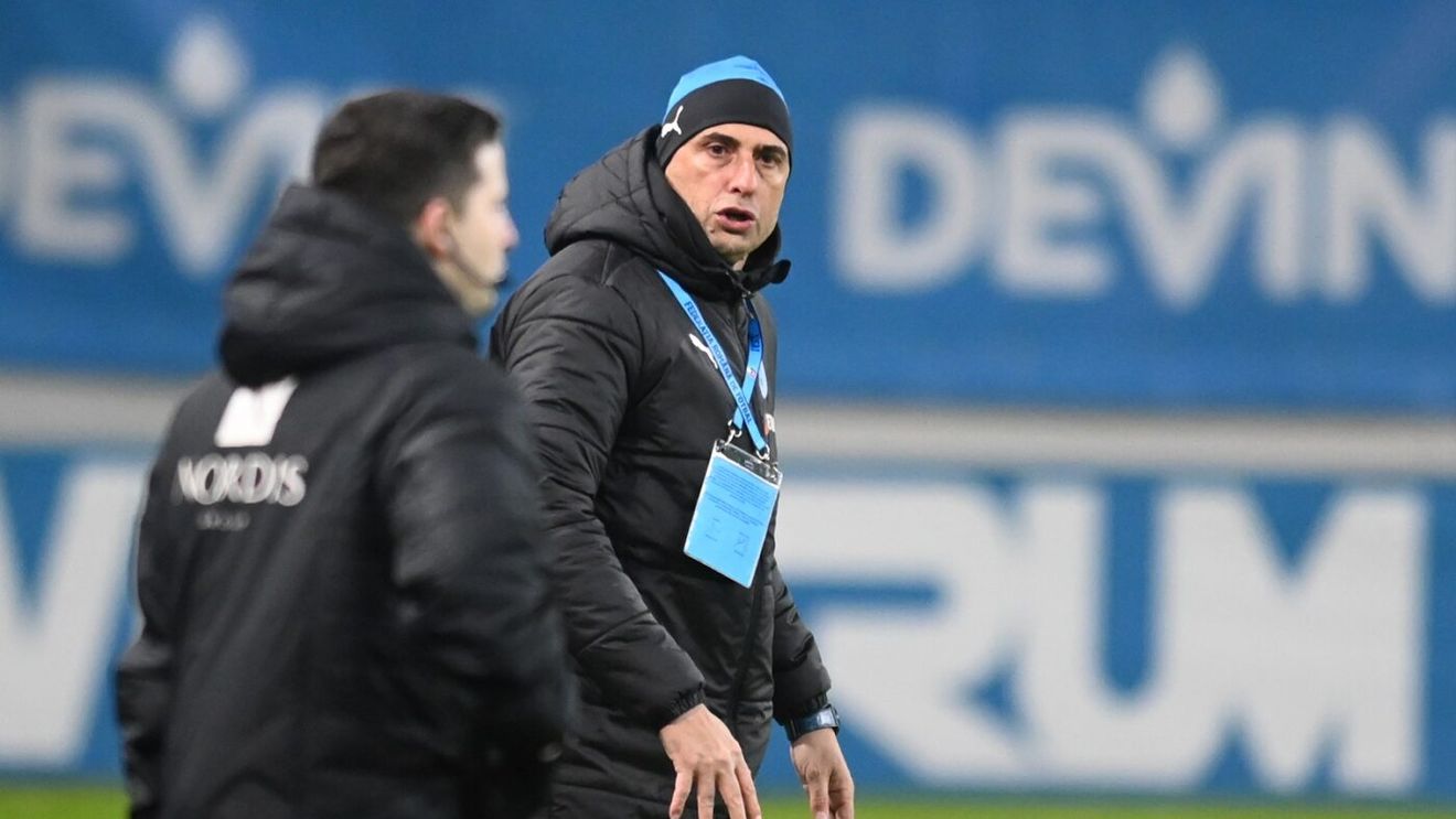 Ivaylo Petev a schimbat obiectivul Universităţii Craiova: „Nu ne mai gândim la titlu şi la cupele europene". Bulgarul îi mai cere un atacant lui Mihai Rotaru