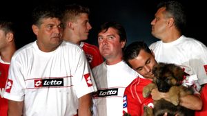 „N-a reușit doamna cu coasa să mă dărâme și mă dărâmă o hepatită?”. Gigi Becali l-a salvat pe legendarul dinamovist de la moarte