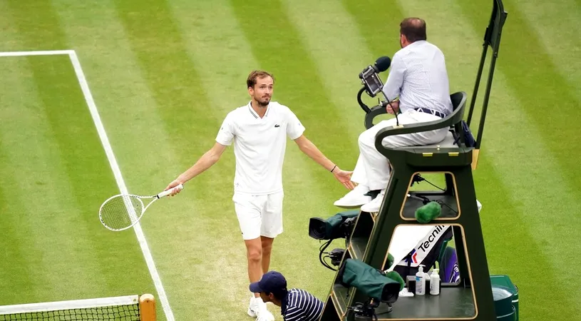 Acuzații grave la Wimbledon! Daniil Medvedev a lovit o femeie cameraman, dar nu a fost descalificat! Fanii lui Novak Djokovic au luat foc | VIDEO