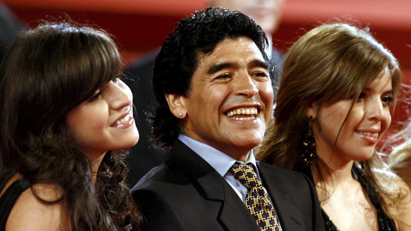 Maradona: "Ronaldinho trece printr-un moment greu!"