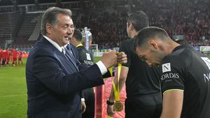 Mitică Dragomir lansează o ipoteză halucinantă după ieșirea lui Kyros Vassaras legată de arbitrajul de la Sepsi - CFR 2-1. Scenariu în stilul Cosa Nostra. VIDEO