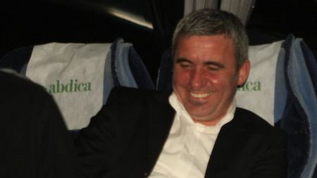 Turcii îi cântă Prohodul lui Hagi: "Are mereu aceleași replici!" FOTO** Până și scaunele cer abdicarea "Regelui" :)